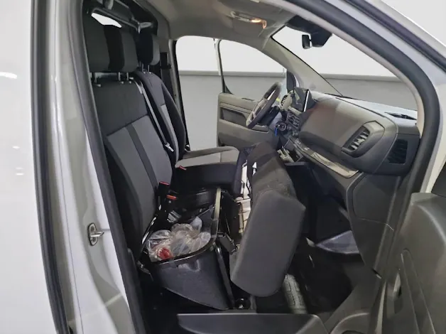Peugeot e-Expert Kaw. Standard 75 kWh 136 PS Premium
