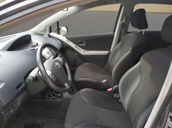 Vehicle image 6