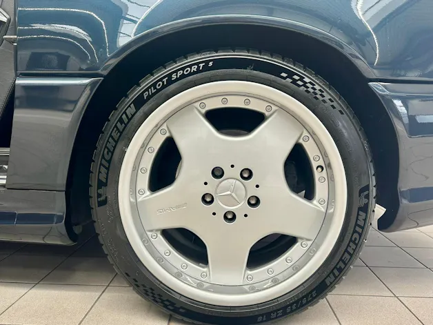 Mercedes-Benz SL 60 AMG mit Modellpflege