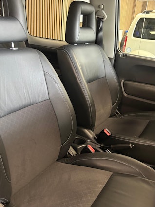 Vehicle image 14