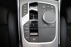 Vehicle image BMW 330e xDrive SAG Touring