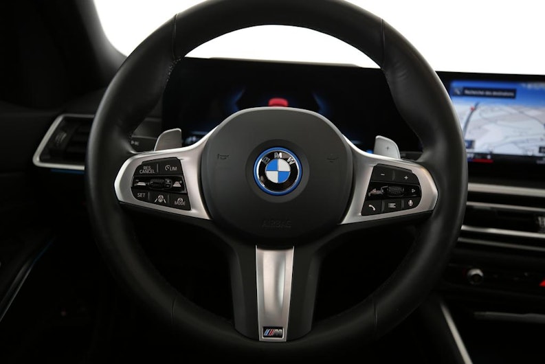 Vehicle image BMW 3 SERIES