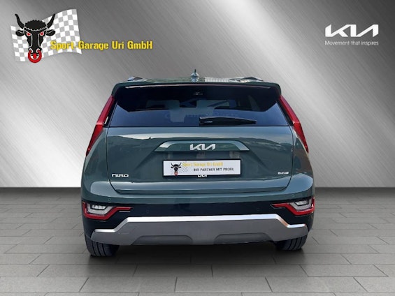 Vehicle image 4 Vehicle image 4