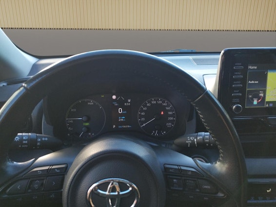 Vehicle image 6