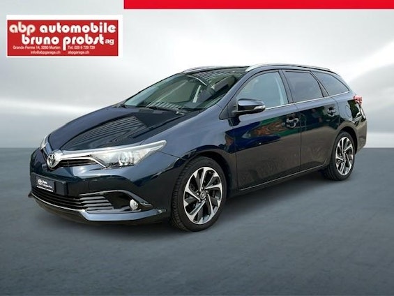 First vehicle image