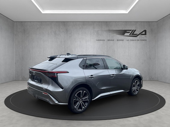 Vehicle image 4 Vehicle image 4