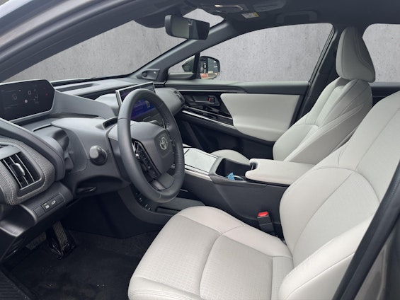 Vehicle image 6 Vehicle image 6