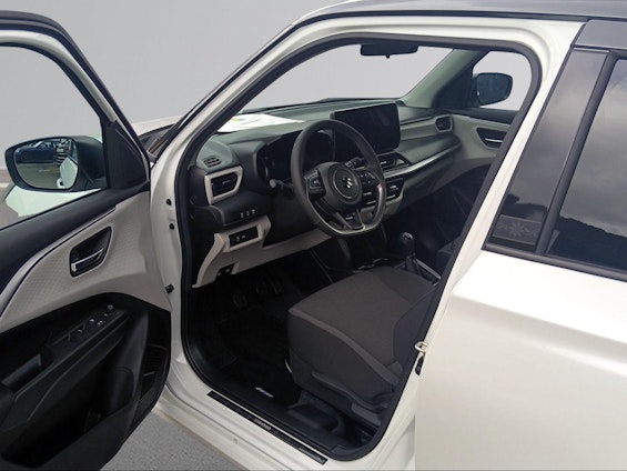 Vehicle image 9 Vehicle image 9