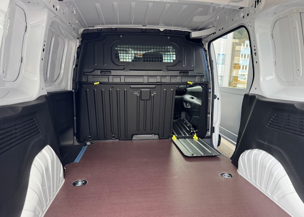 Vehicle image 6 Vehicle image 6