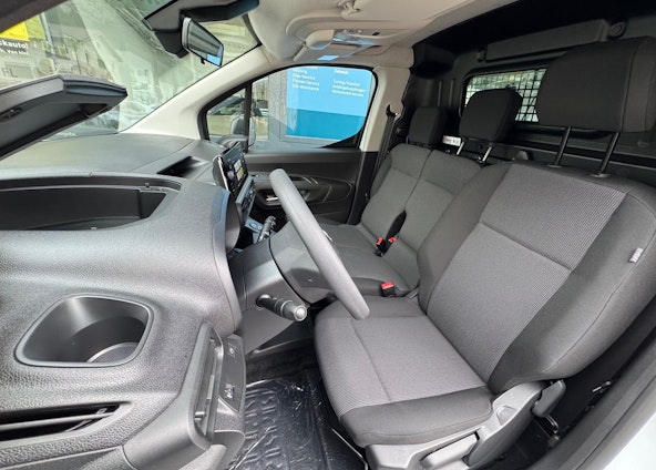 Vehicle image 8 Vehicle image 8