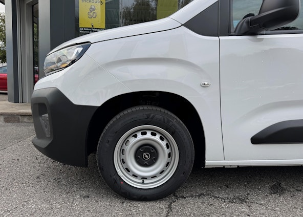 Vehicle image 3 Vehicle image 3