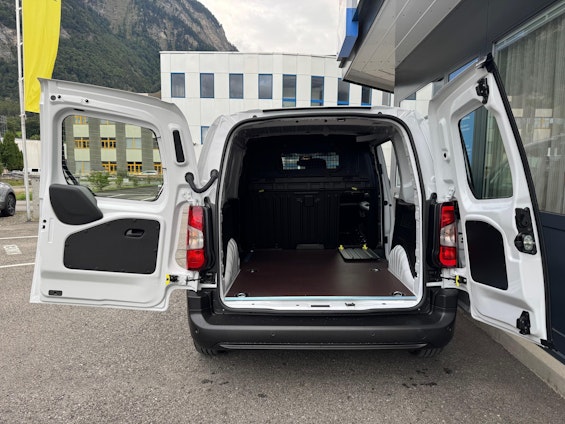 Vehicle image 5 Vehicle image 5