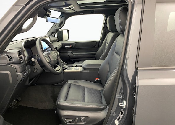 Vehicle image 4 Vehicle image 4