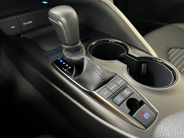 Vehicle image TOYOTA CAMRY