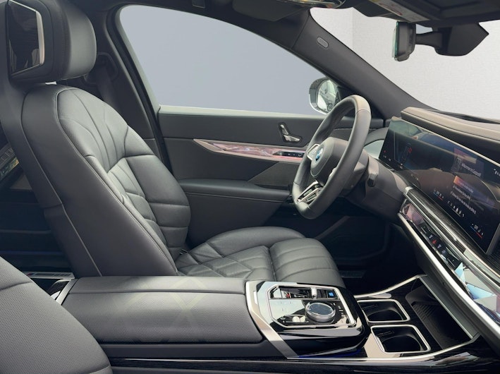 Vehicle image BMW i7