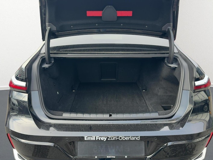 Vehicle image BMW i7