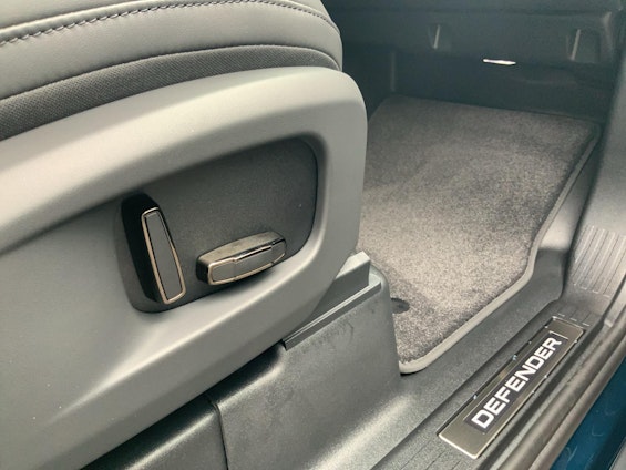 Vehicle image 19 Vehicle image 19