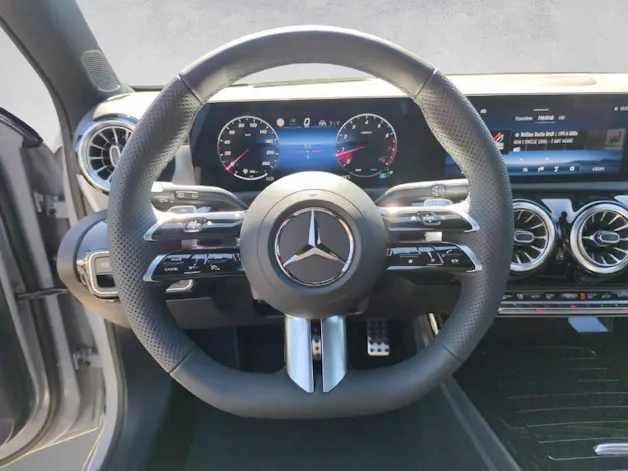 Mercedes-Benz A 200 AMG Line Night Star