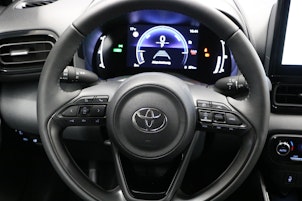 Vehicle image TOYOTA Yaris 1.5 VVT-i HSD Trend