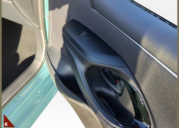 Vehicle image 16 Vehicle image 16