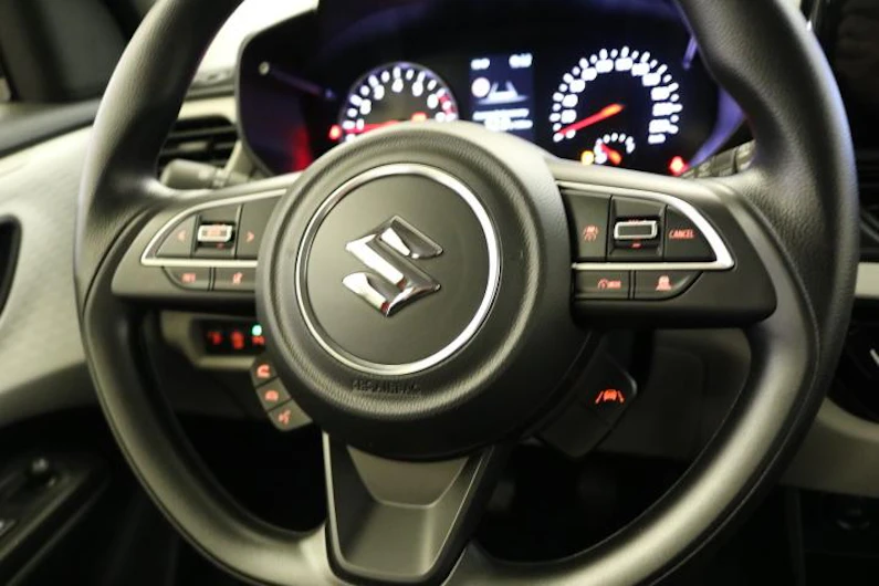 Fahrzeugbild SUZUKI SWIFT