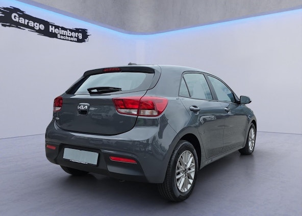 Vehicle image 4 Vehicle image 4