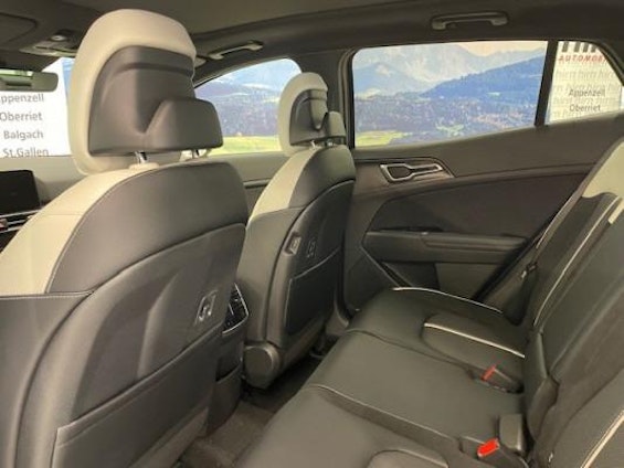 Vehicle image 6 Vehicle image 6