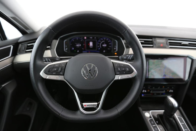 Vehicle image VW PASSAT