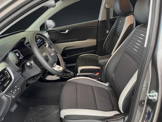 Vehicle image 8 Vehicle image 8