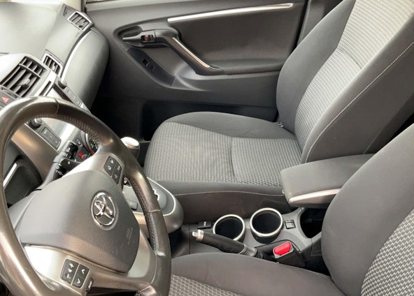 Vehicle image 16 Vehicle image 16