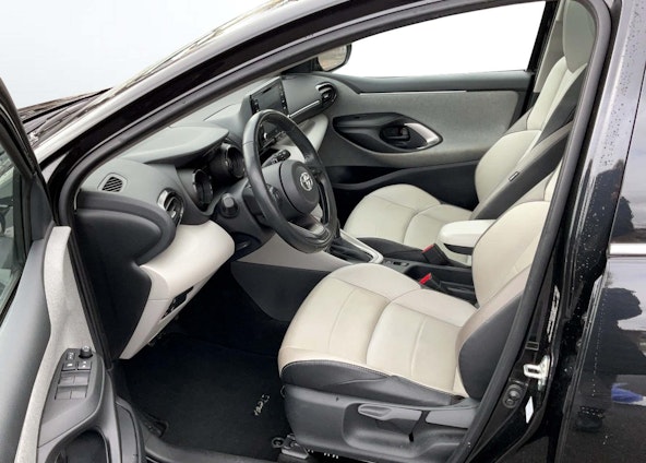 Vehicle image 3 Vehicle image 3