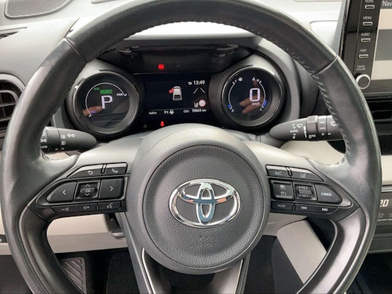 Vehicle image 4 Vehicle image 4