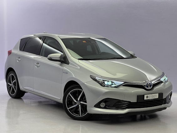 First vehicle image