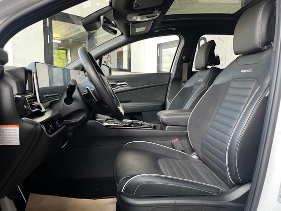 Vehicle image 4 Vehicle image 4