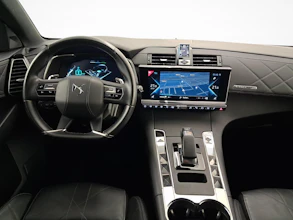 https://vehicle.imgix.net/4011648/be63152d-547f-4e1b-b6e2-cd8e1b7e7770.jpg