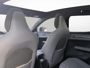 https://vehicle.imgix.net/4011677/b654cfce-854e-4b11-9e73-f765d52d5aa4.jpg