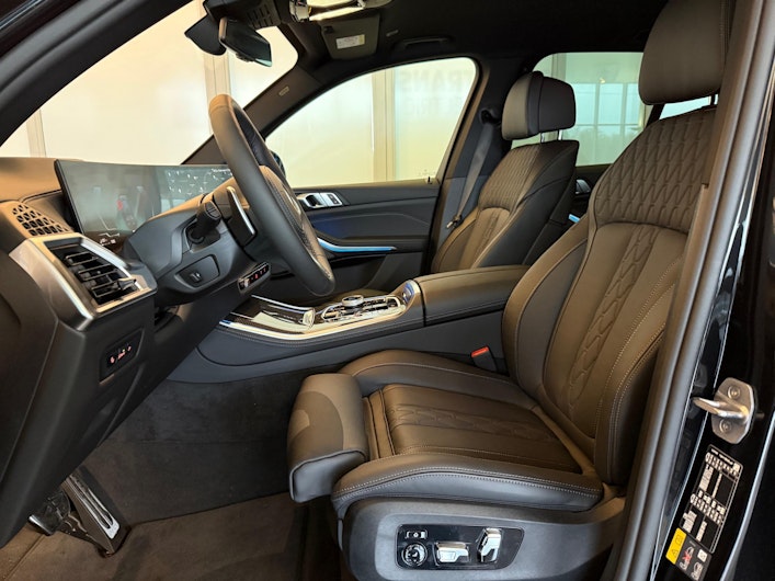 Vehicle image BMW X5