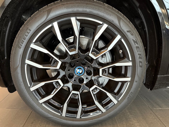 Vehicle image BMW X5