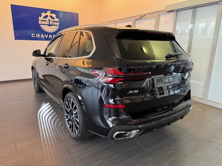 Vehicle image BMW X5