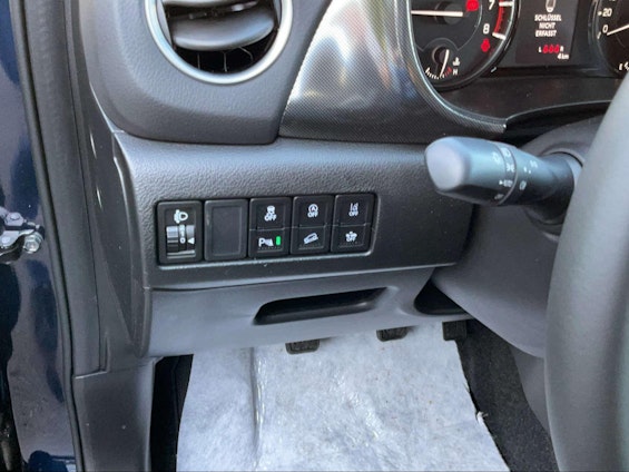 Vehicle image 16 Vehicle image 16