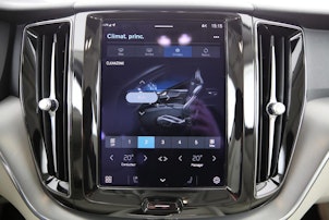 Vehicle image VOLVO XC60 2.0 B5 MH Plus Bright AWD