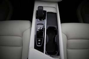 Vehicle image VOLVO XC60 2.0 B5 MH Plus Bright AWD