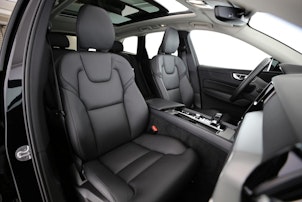 Vehicle image VOLVO XC60 2.0 B4 MH Core