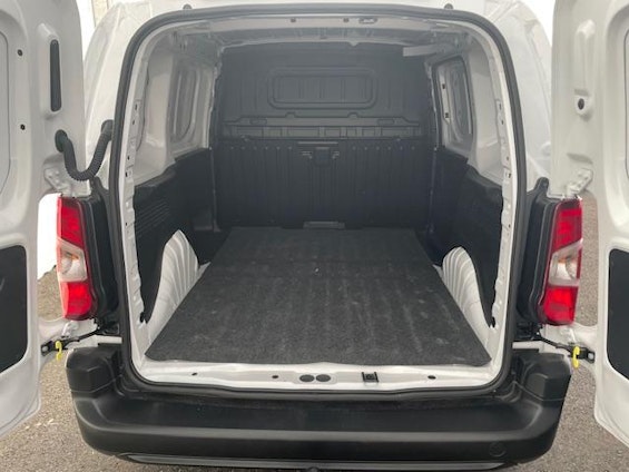 Vehicle image 13 Vehicle image 13