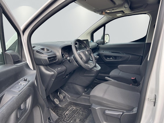 Vehicle image 10 Vehicle image 10