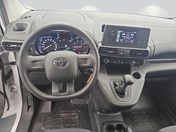 Vehicle image 9 Vehicle image 9