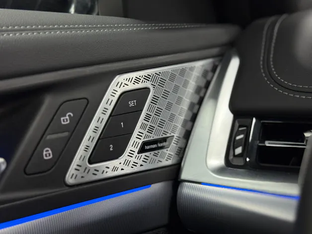BMW X1 20d xDrive paddles