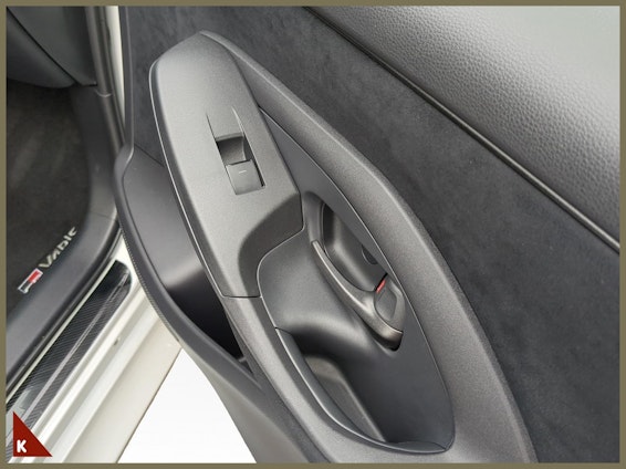 Vehicle image 16 Vehicle image 16