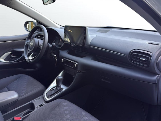 Vehicle image 6