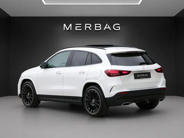 Mercedes-Benz GLA 200 7G-DCT Night Star
